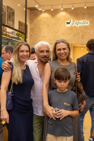 Janaína Palma, Alex Ferrer, Débora Gadotti e o pequeno Pedro